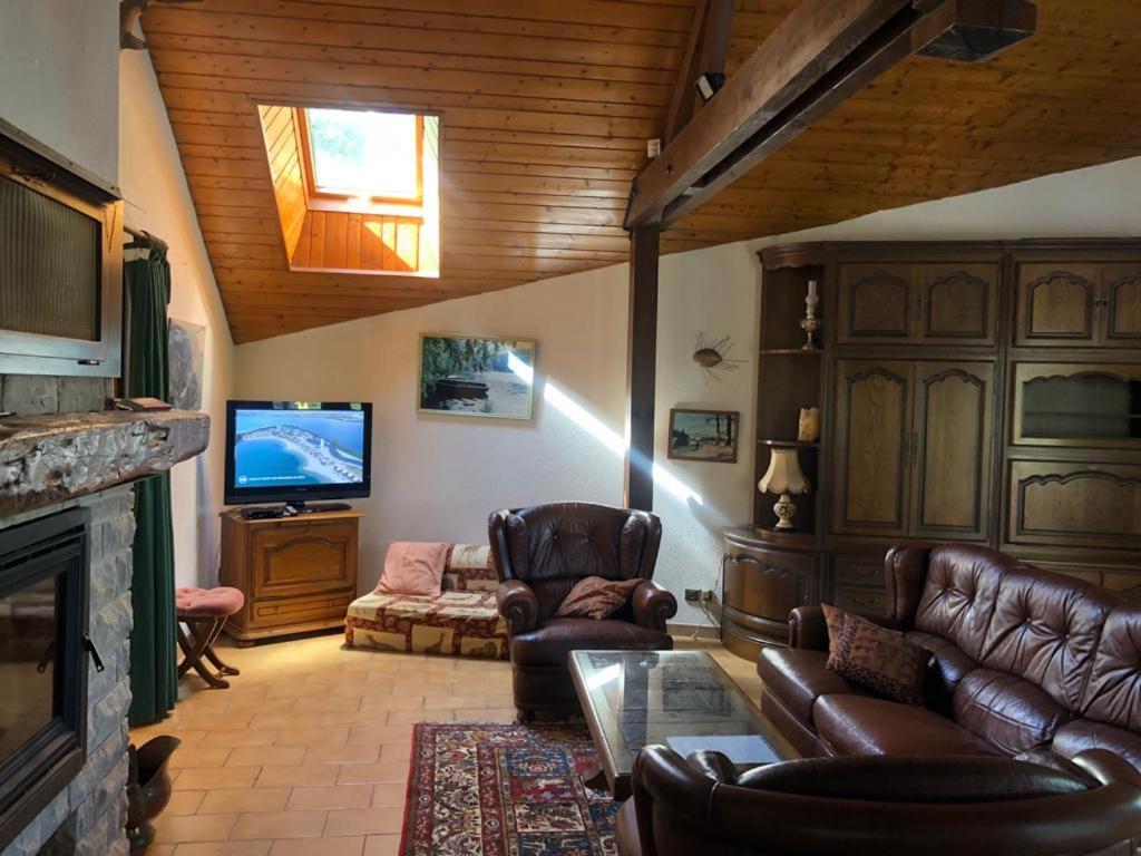 Maison/Gite Familial Dans Le Jura A 200M Du Lac Avec Piscine Privee Marigny  Kültér fotó